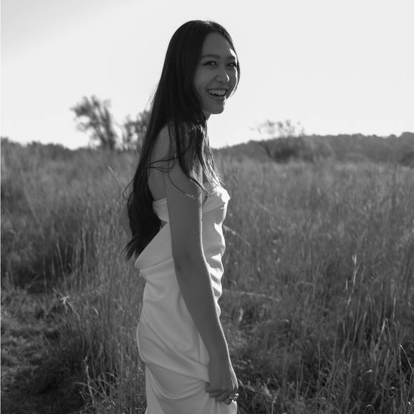 Elegant White Strapless Dress - Picture 2 of 2